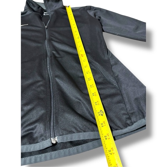 Nike Women’s Black With Grey Details Full-Zip Lightweight Sports Jacket - Picture 11 of 16